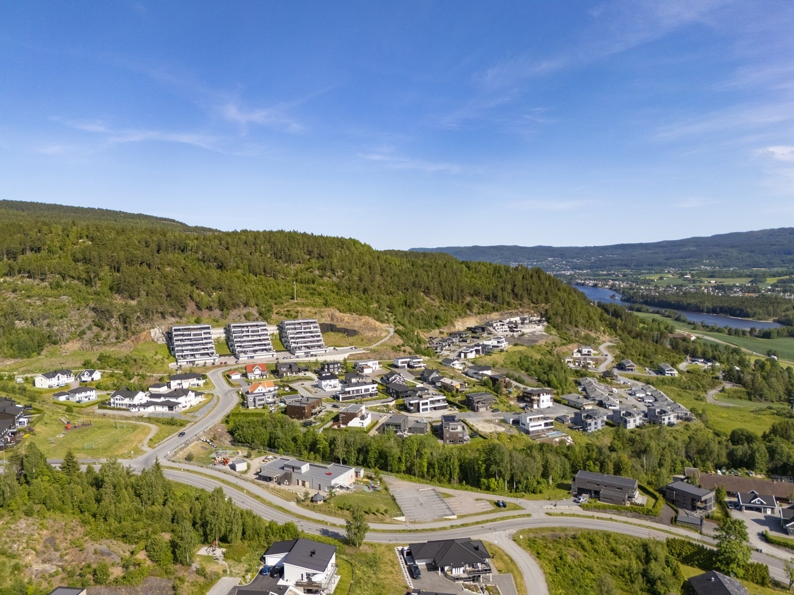 Nærområdet byr på strålende muligheter for tur- og rekreasjon, både sommer som vinter. Galleribilde