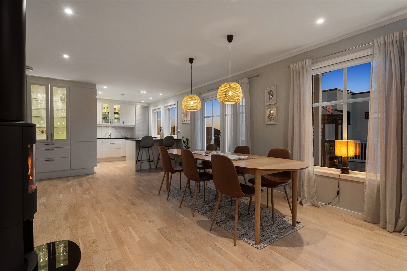 Kveldsstemning i stua. Galleribilde