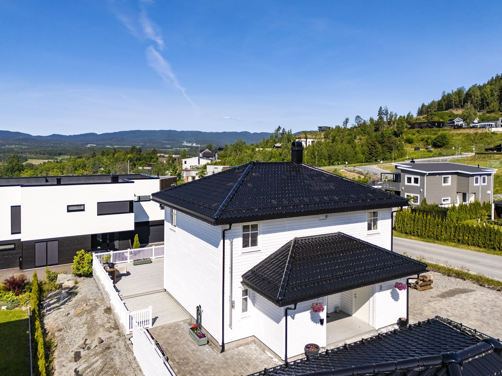 Nabolaget byr på et trygt og godt bomiljø for både store og små. Galleribilde