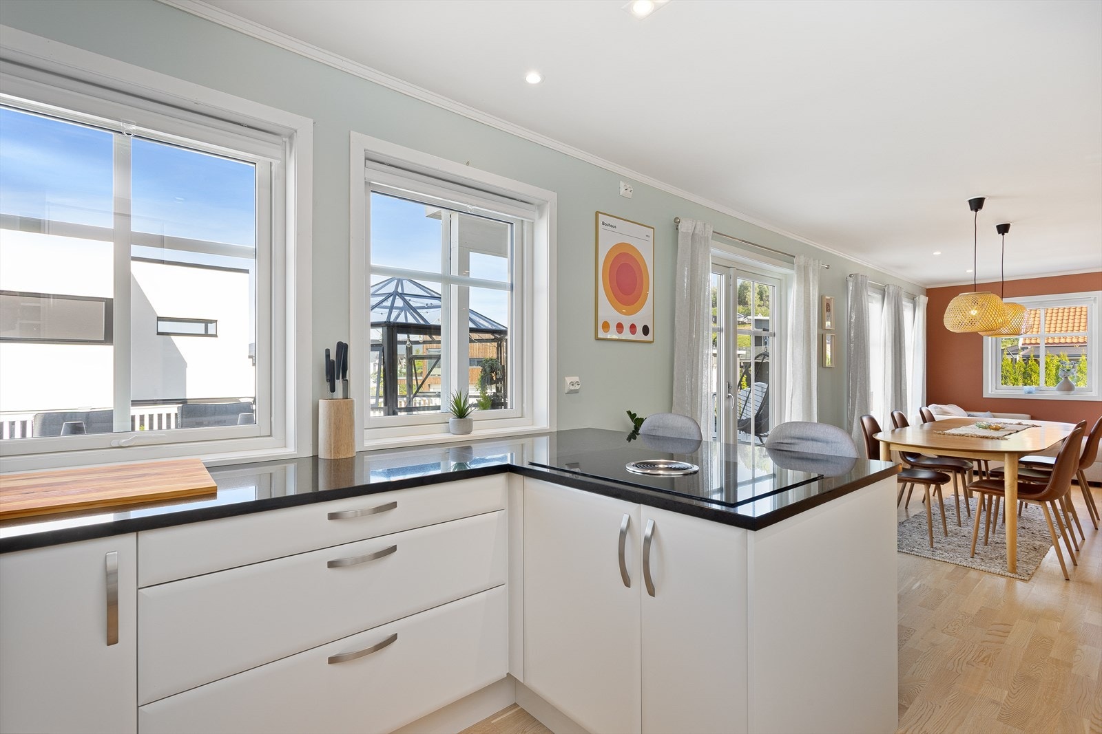 Alt i alt et svært funksjonelt og godt kjøkken som innbyr til herlige smaksopplevelser. Galleribilde