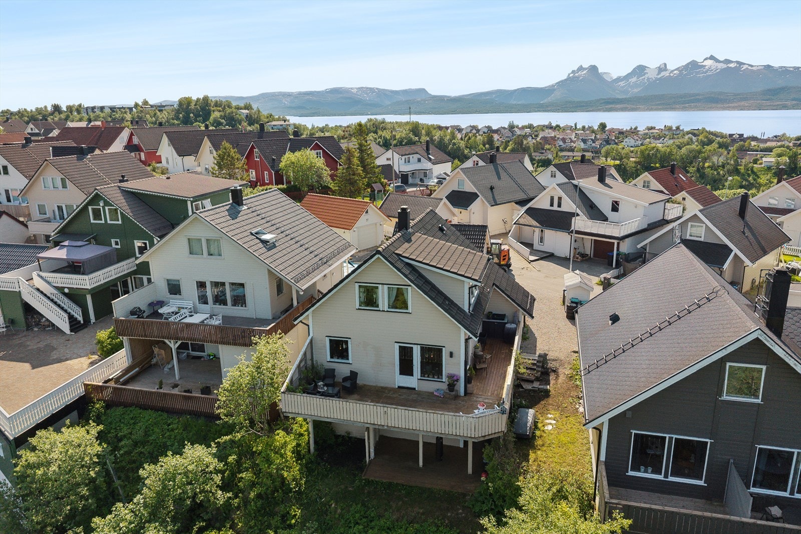 Eiendommen har en fin beliggenhet i blindgate som i all hovedsak består av eneboliger. Galleribilde