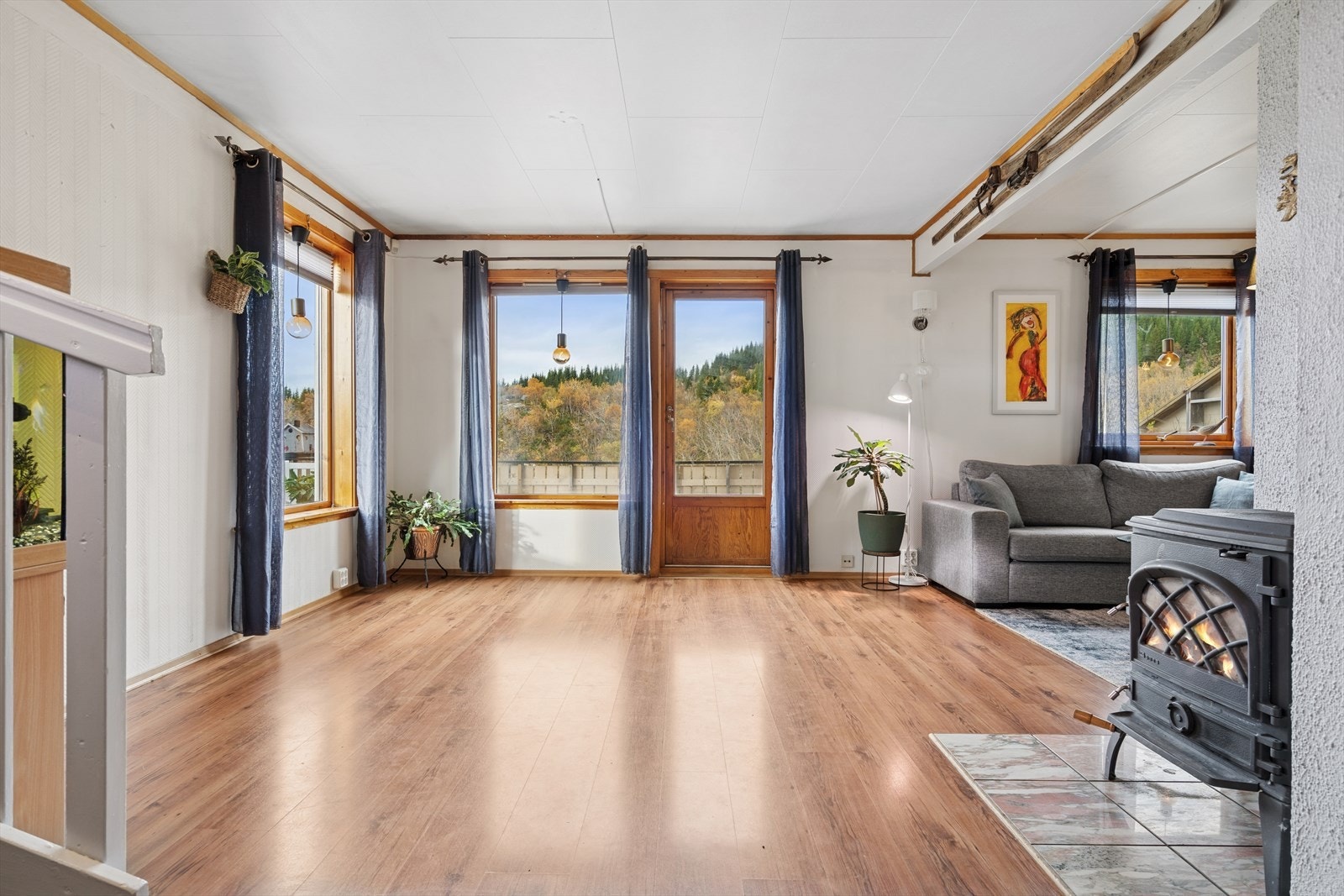 Fra stuen har du utgang til en romslig, solrik balkong. Galleribilde