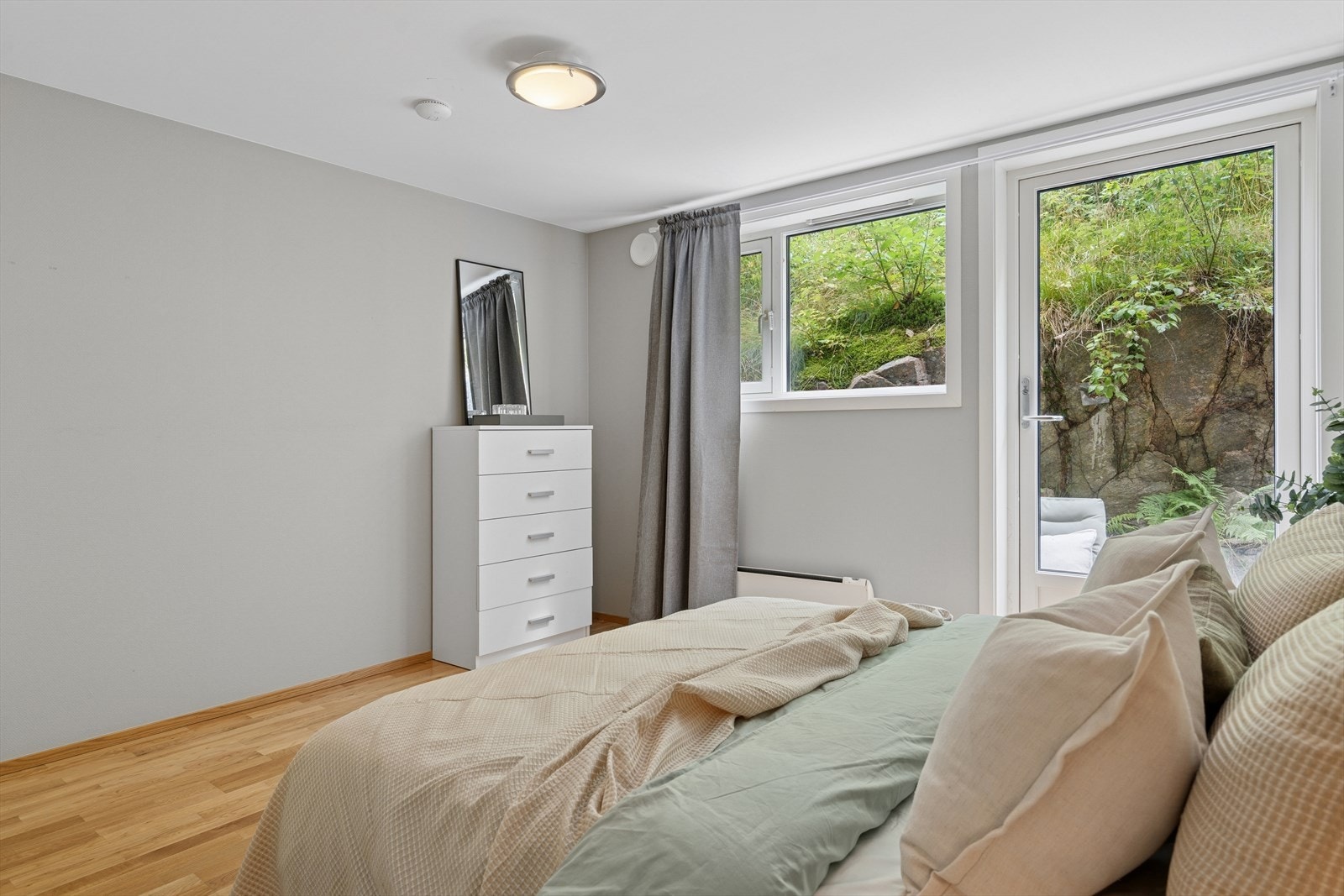 Romslig soverom i 2. etasje. Galleribilde