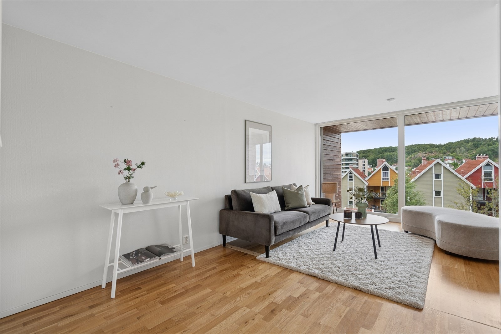 God plass til tv-stue, kontor eller andre hobbyer. Galleribilde