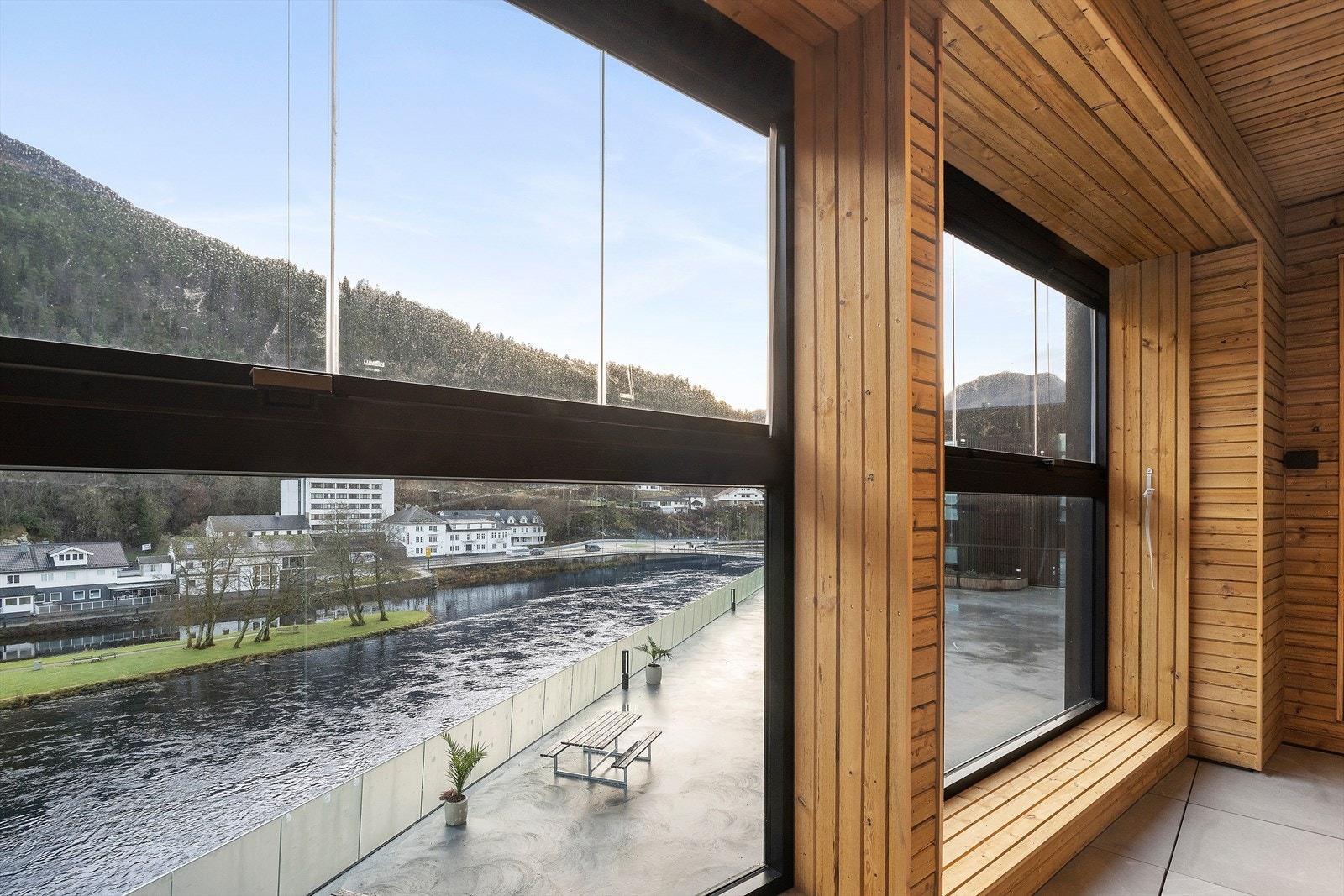 Flott utsikt fra innglasset balkong også Galleribilde