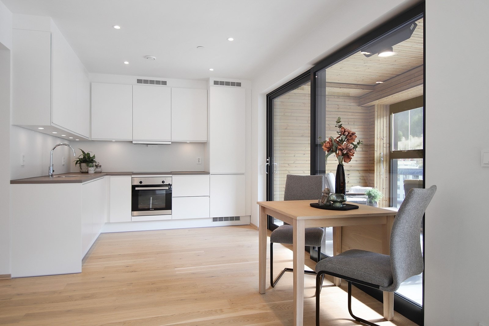 Spiseplass i kjøkken Galleribilde