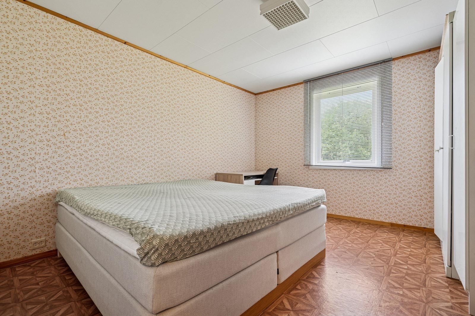 Dette soverommet fremkommer ikke på godkjente byggetegninger. Søknadspliktig, se punkt "Ferdigattest" i salgsoppgaven. Galleribilde