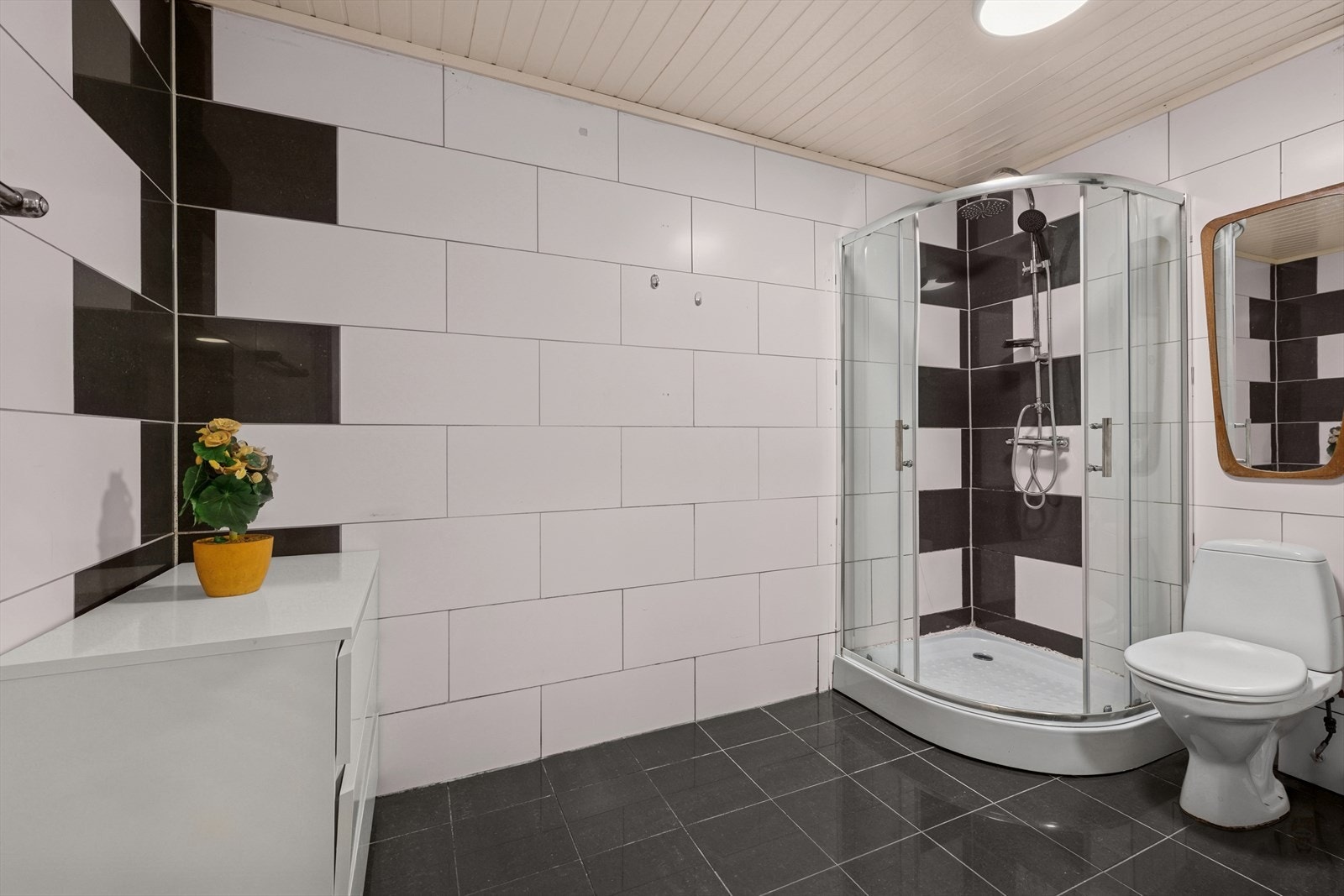 Fra spisestuen kommer du videre til badet. Galleribilde