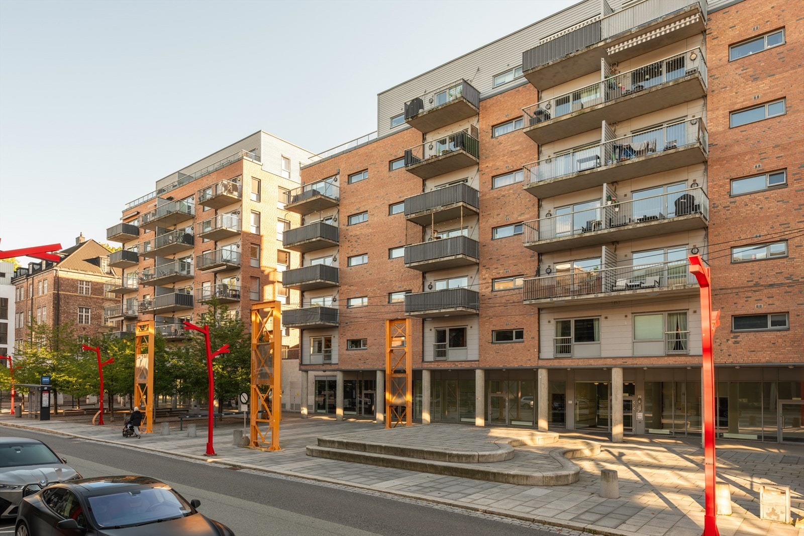 Pent opparbeidet fasade og uterom. Galleribilde