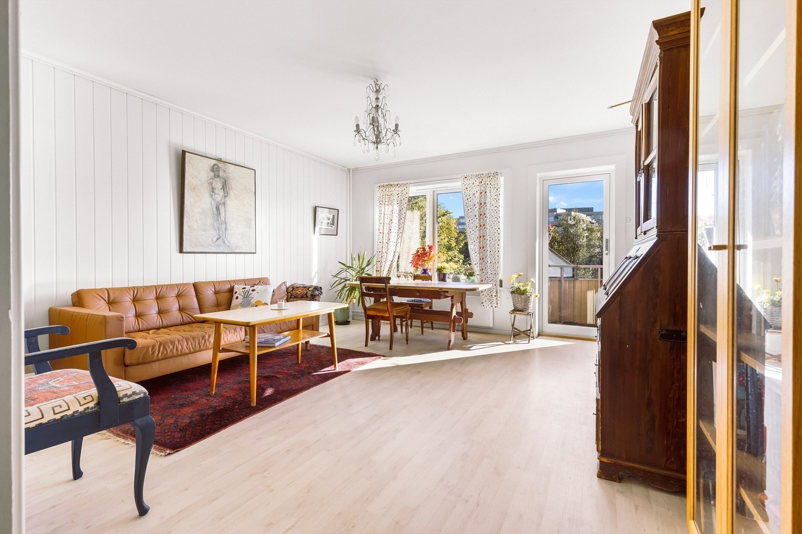 Leiligheten er lys, romslig og har god og fleksibel planløsning med 2 soverom og hyggelig balkong. Galleribilde