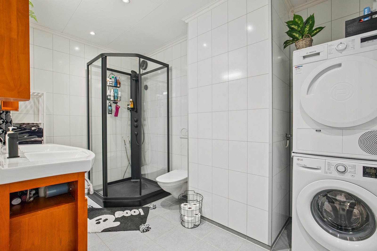 Bad med opplegg for vaskemaskin Galleribilde