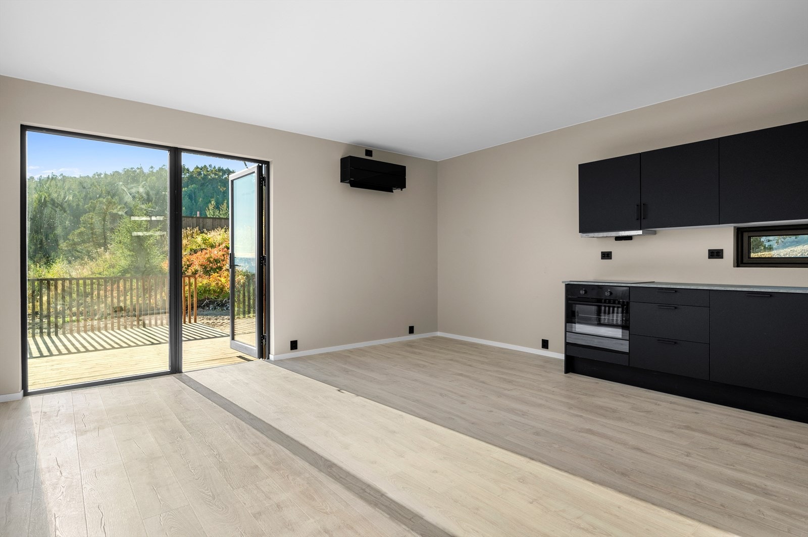 Terrassen fungerer som en forlengelse av oppholdsrommet. Galleribilde