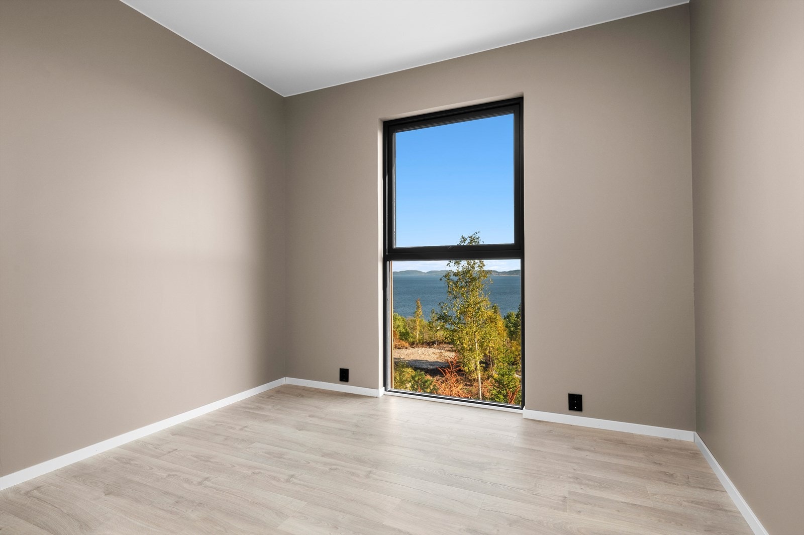 Fritidsboligen har to soverom, dette soverommet måler 9 m². Galleribilde