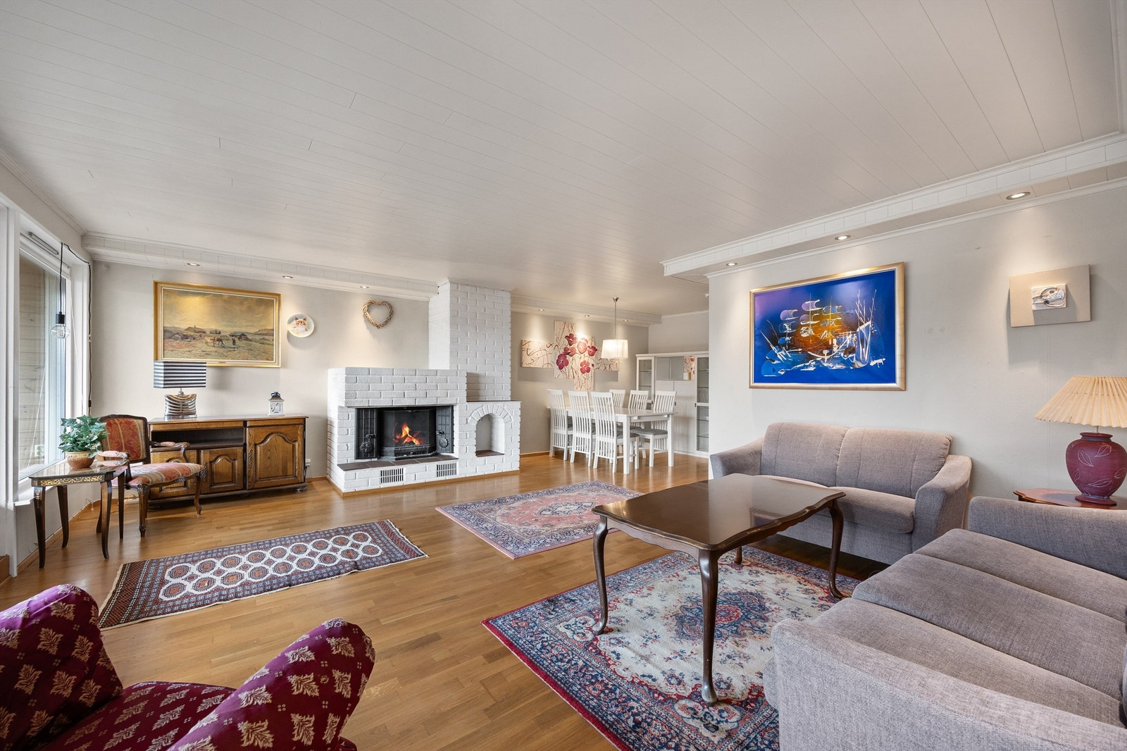 Dette er en 3-roms leilighet beliggende sentralt på Skedsmokorset med gangavstand til det man trenger i hverdagen. Galleribilde