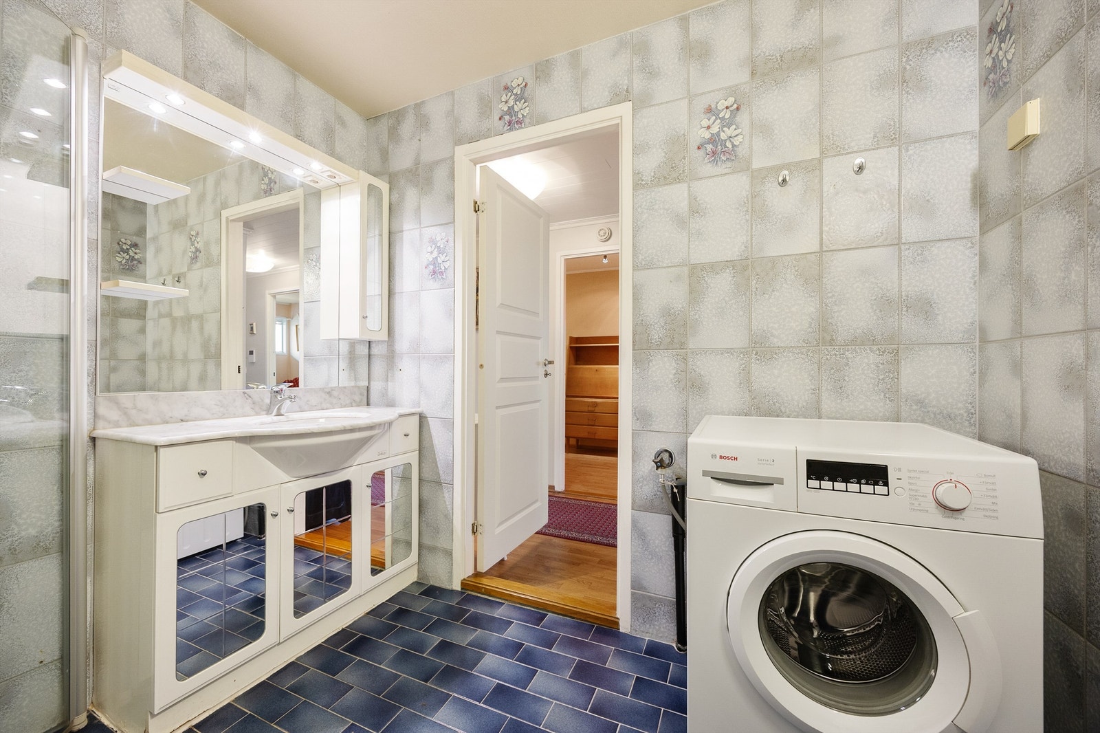 Her har du også opplegg for vaskemaskin og tørketrommel. Galleribilde