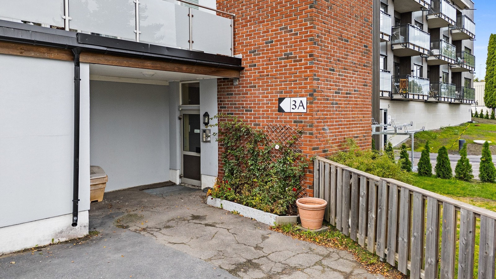 Adkomst fra gateplan. Galleribilde