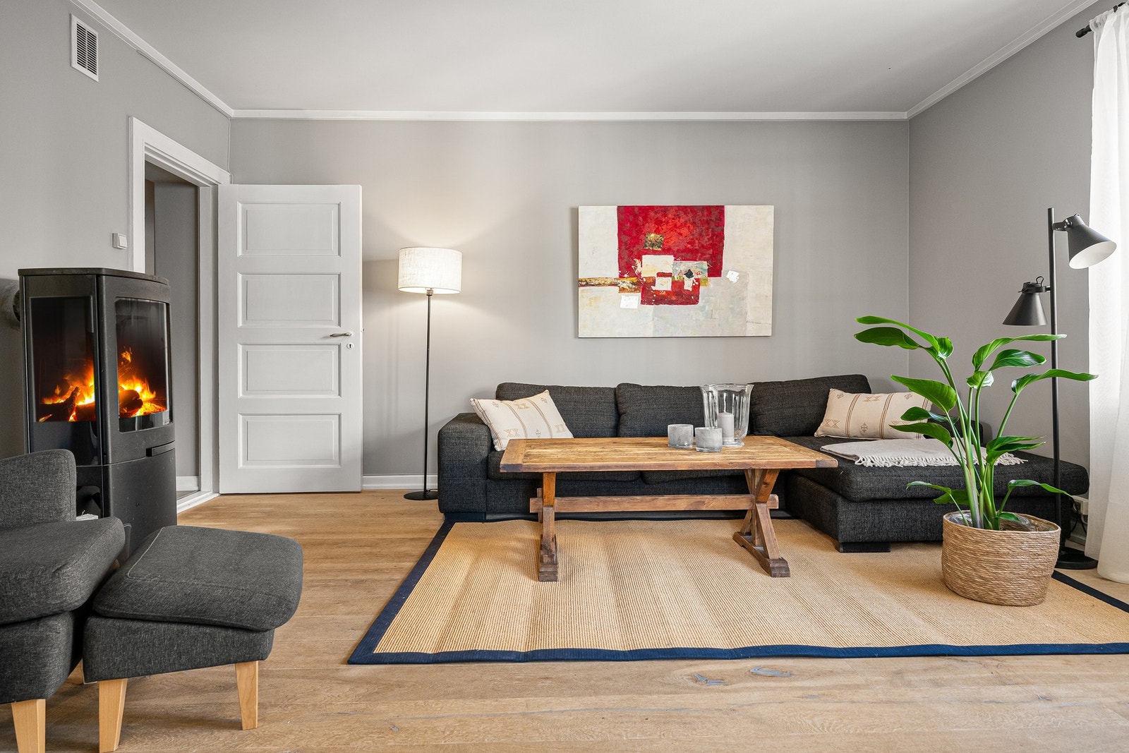 Stuen er romslig med gode møbleringsmuligheter. Galleribilde