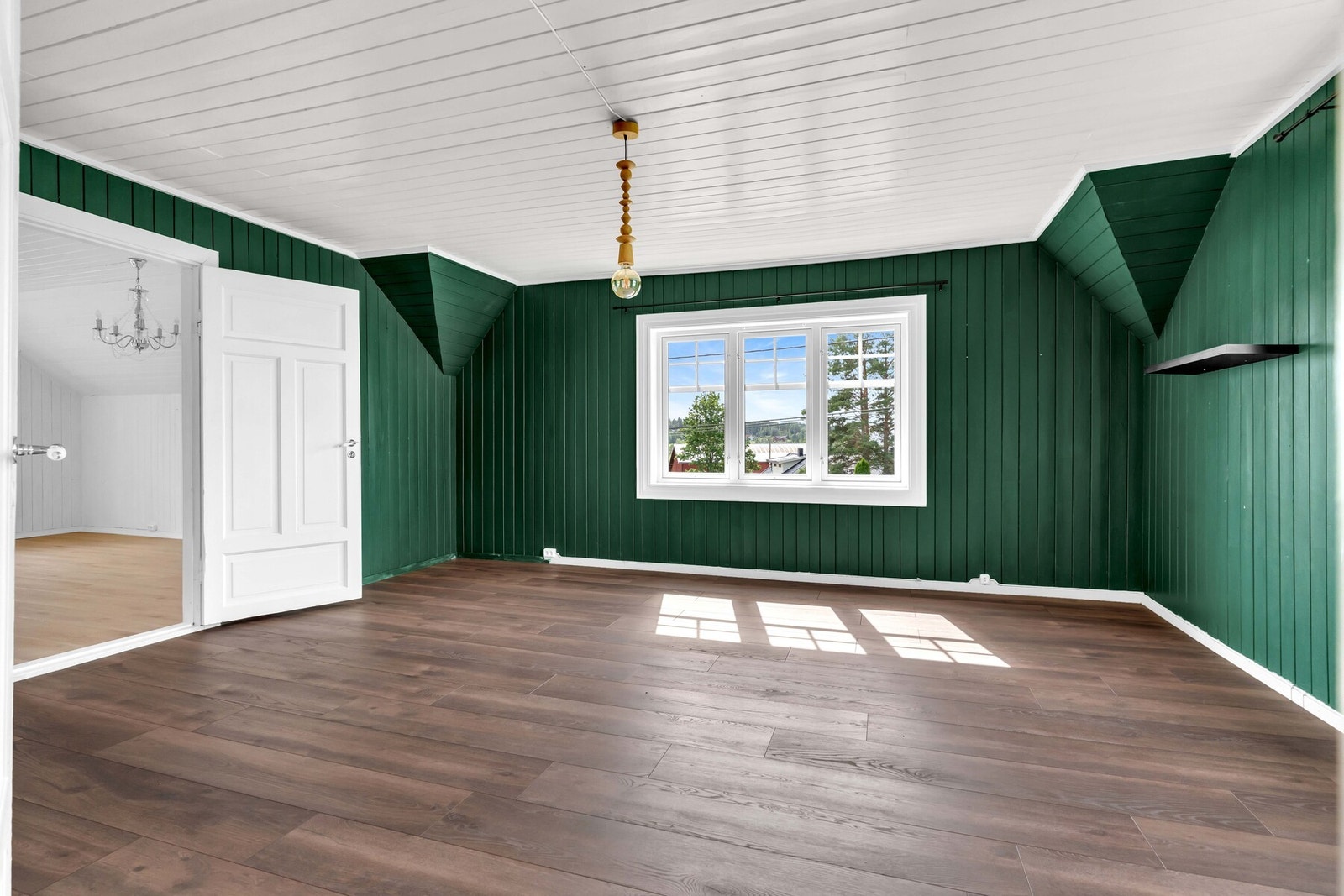 Fire gode soverom ligger sammen i loftsetasjen, meget praktisk hvis man har små barn. Galleribilde