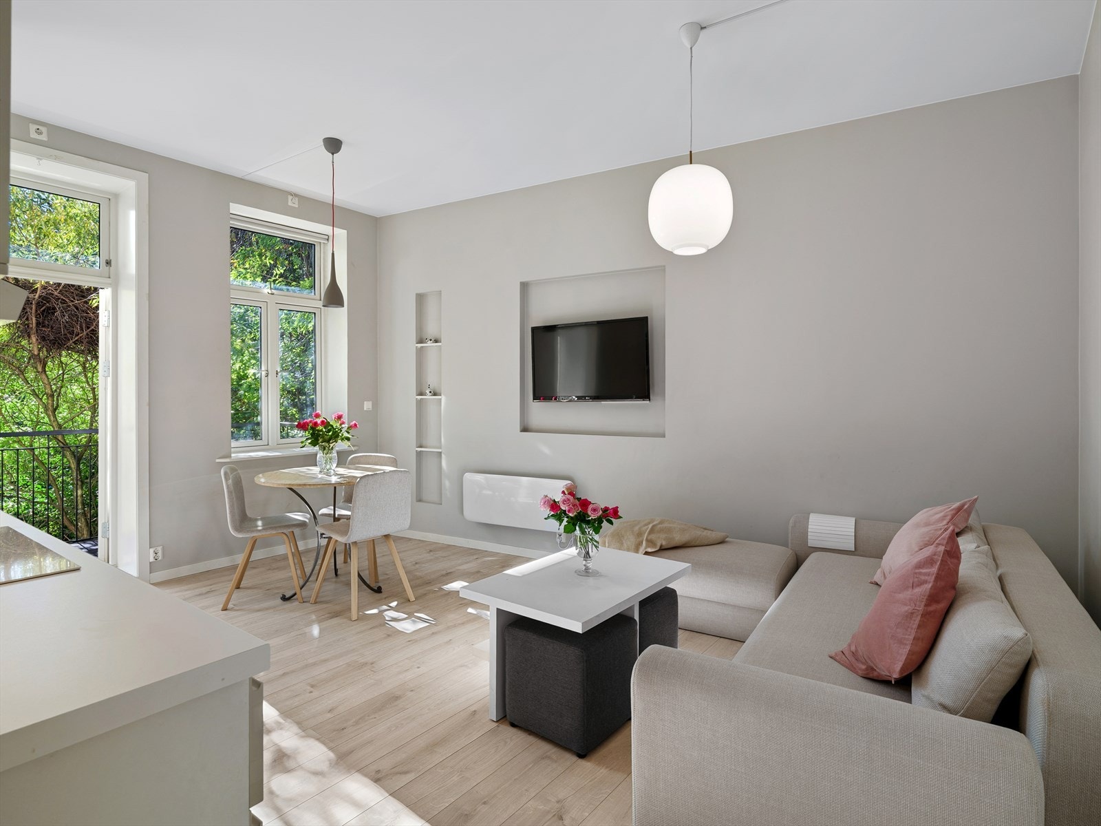 Velkommen inn! Lys og luftig leilighet med en smart og arealeffektiv planløsning. Galleribilde