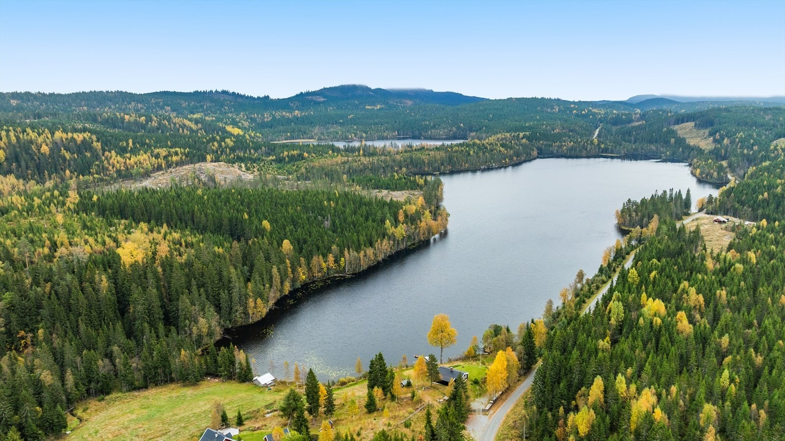 Ikke langt fra hytta finner du Røtjenn Galleribilde