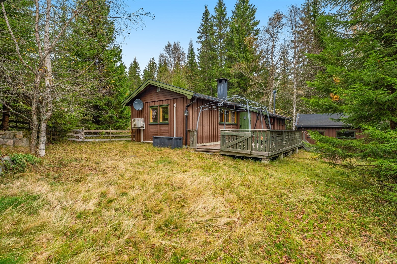 Velkommen til Melbyvegen 3! Her får du en koselig hytte med fin intern beliggenhet. Galleribilde