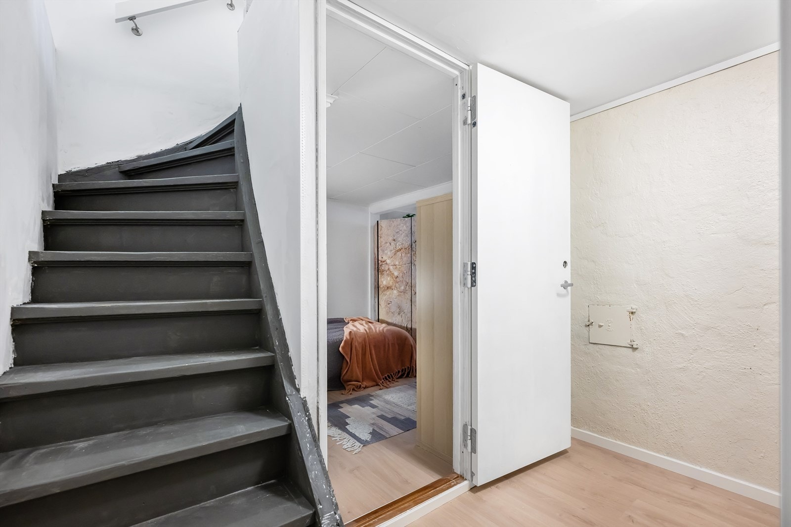 Gang i underetasje Galleribilde