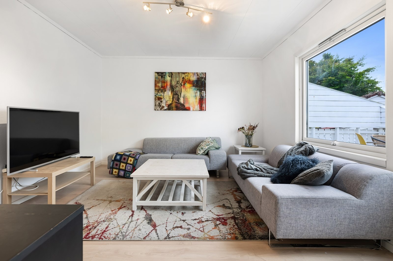 Her har man også en adskilt tv-stue med god plass for familien. Galleribilde