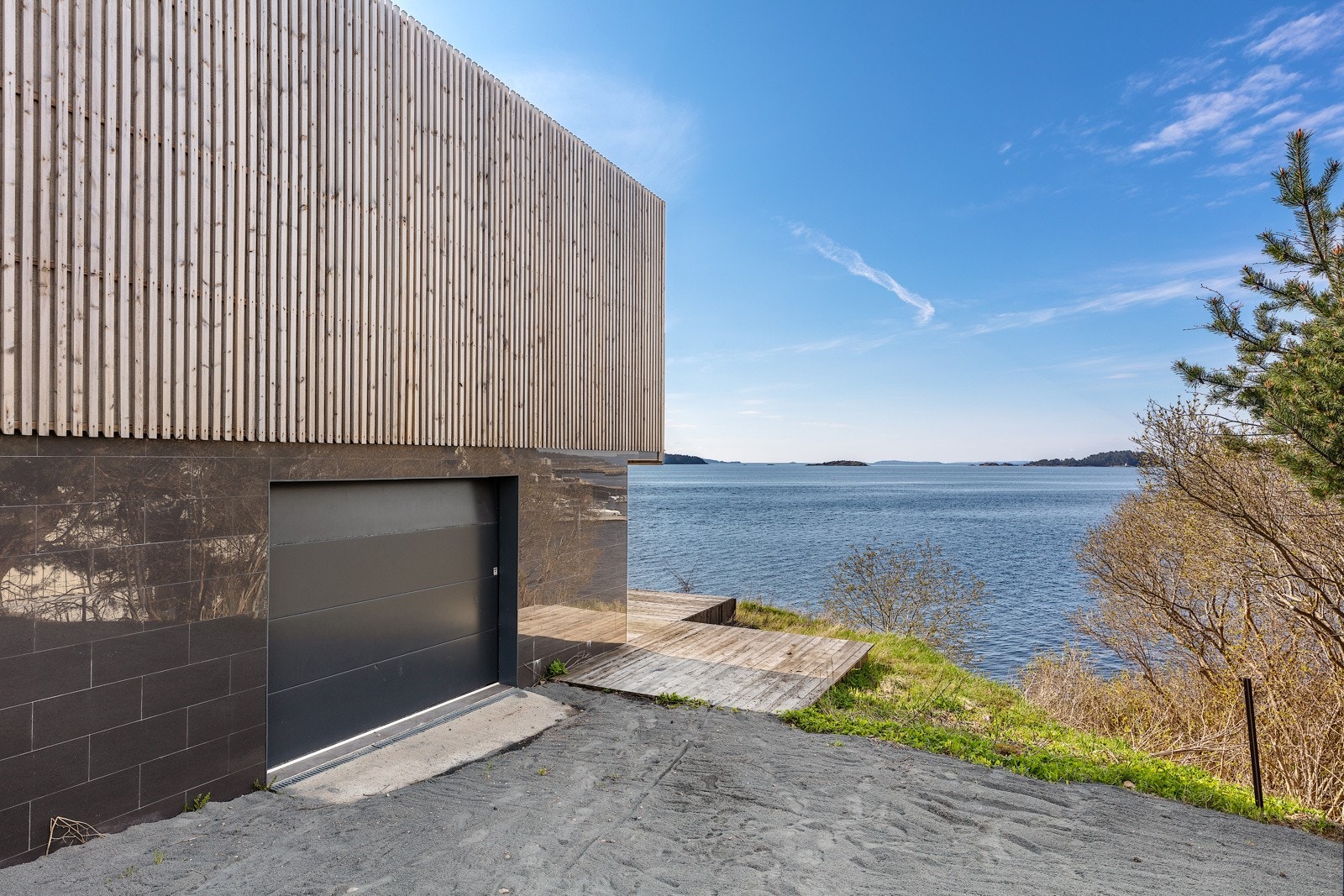 Kjøreport inn i underetasjen Galleribilde