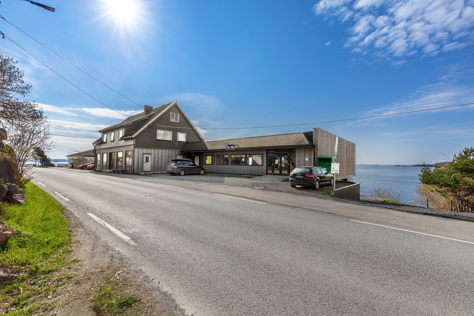 Hovedveien går rett forbi eiendommen Galleribilde
