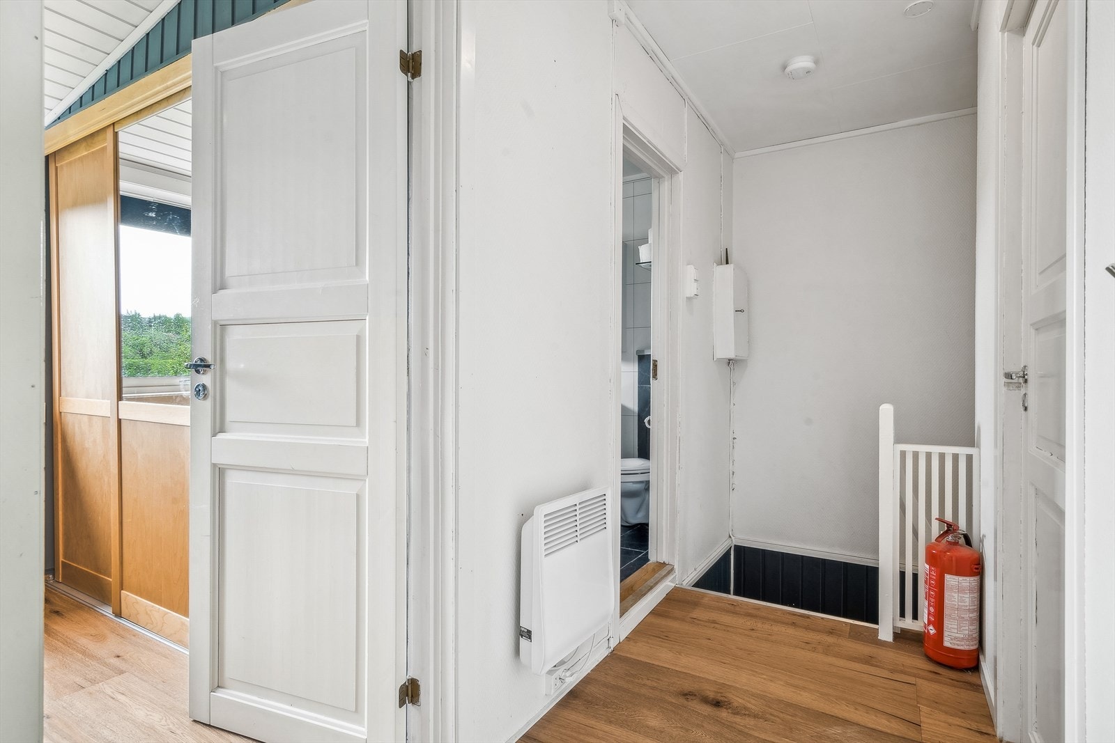 Gang i 2. etasje hvor sikringsskapet står. Galleribilde