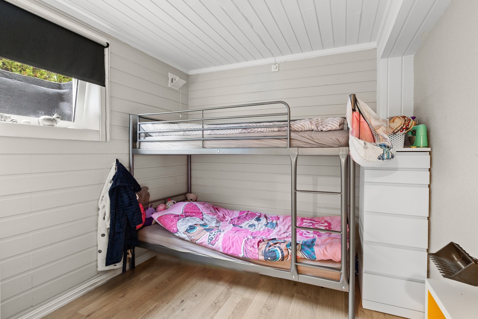 Innredet soverom i kjeller - Ikke godkjent Galleribilde