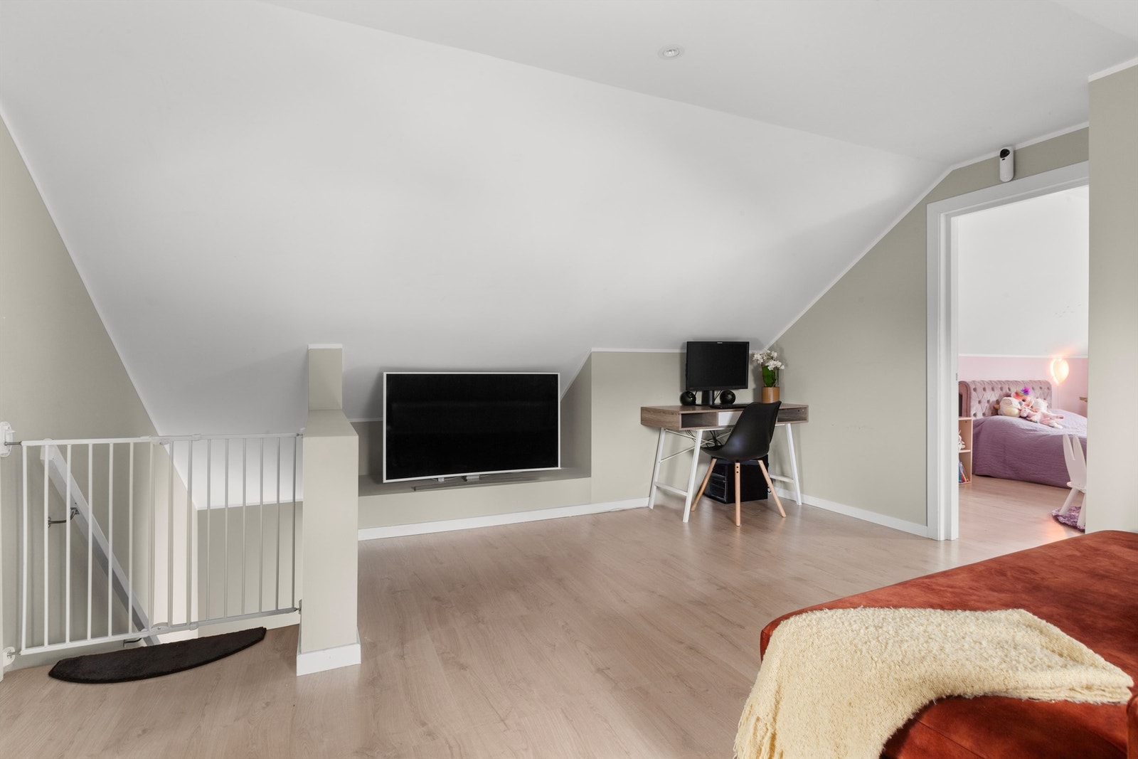 Tv-stue i loftsetasjen Galleribilde