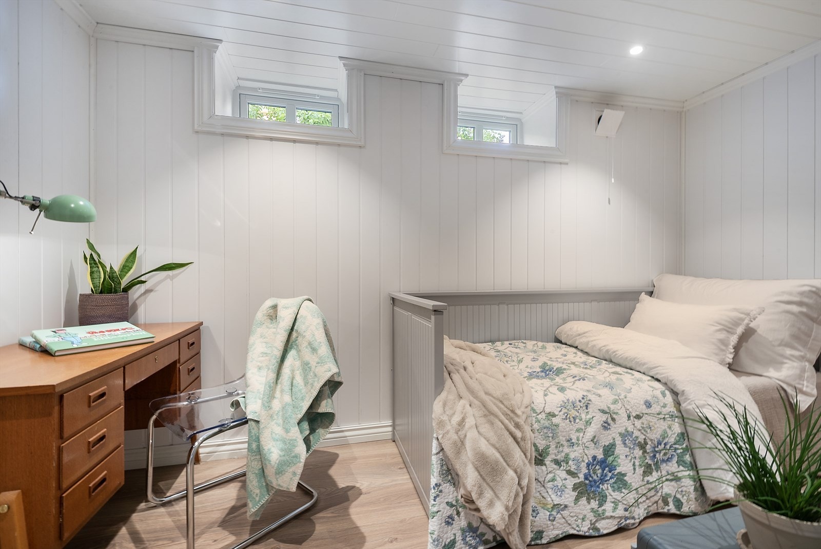 Rom i underetasje. Galleribilde