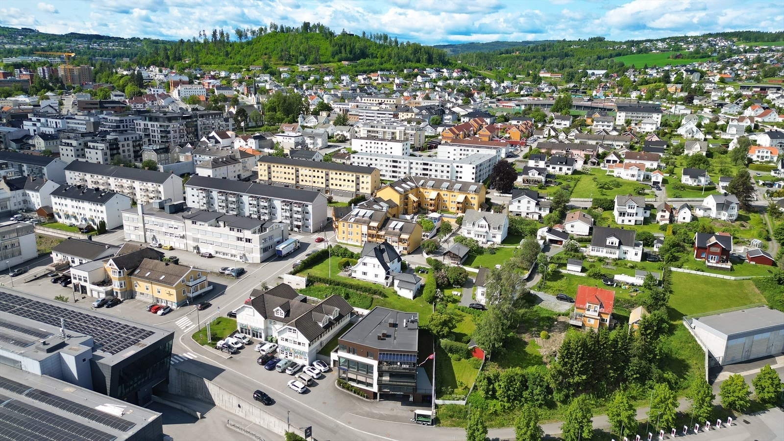 Kort veg til sentrumsfasiliteter, Gjøvik stadion og Fastland. Galleribilde