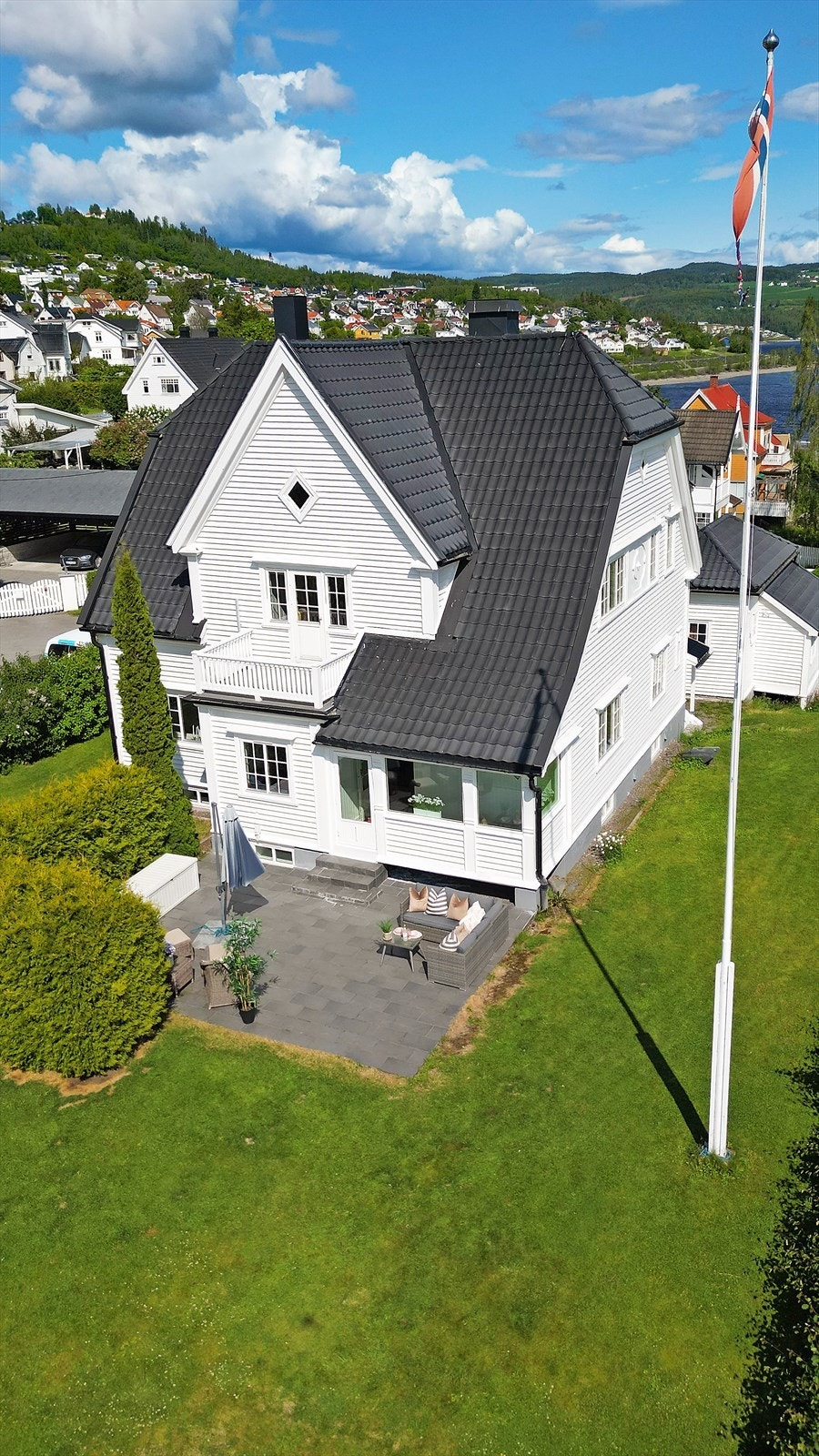 Innholdsrik og flott enebolig. Galleribilde