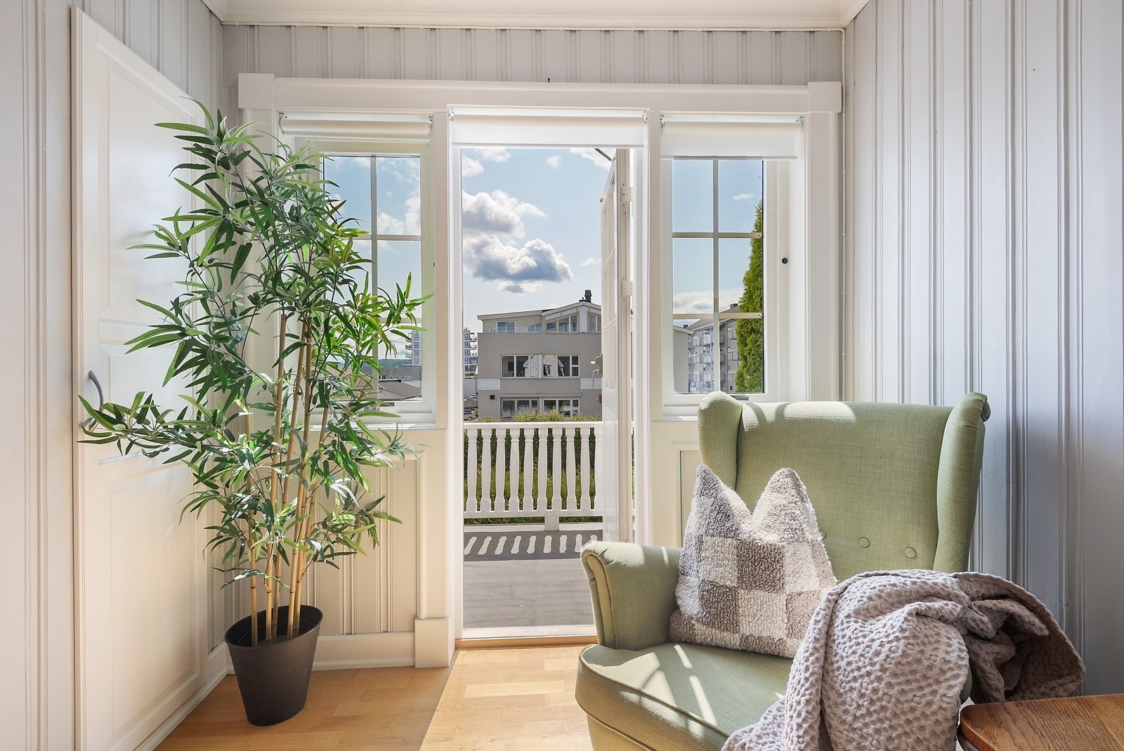 Utgang til balkong. Galleribilde