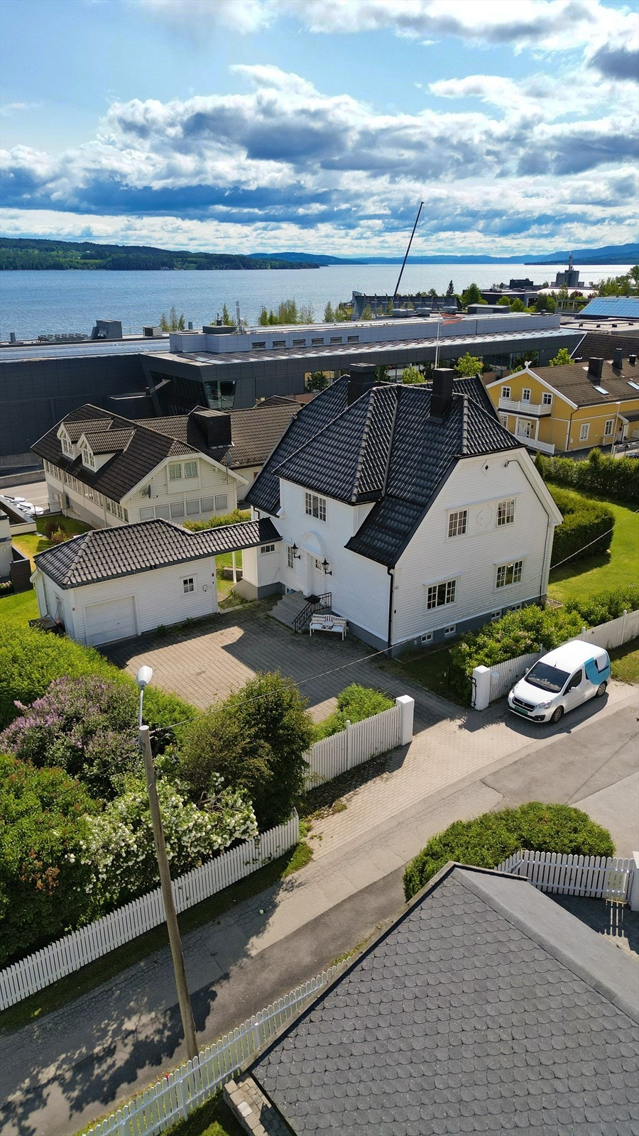 Kort veg til Mjøsa med bade- og fiskemuligheter. Galleribilde