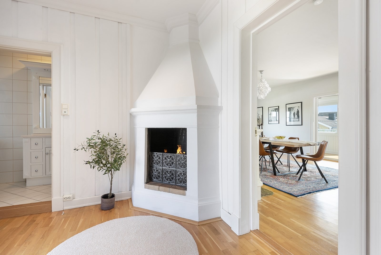 Lun og god atmosfære med vedfyring. Galleribilde