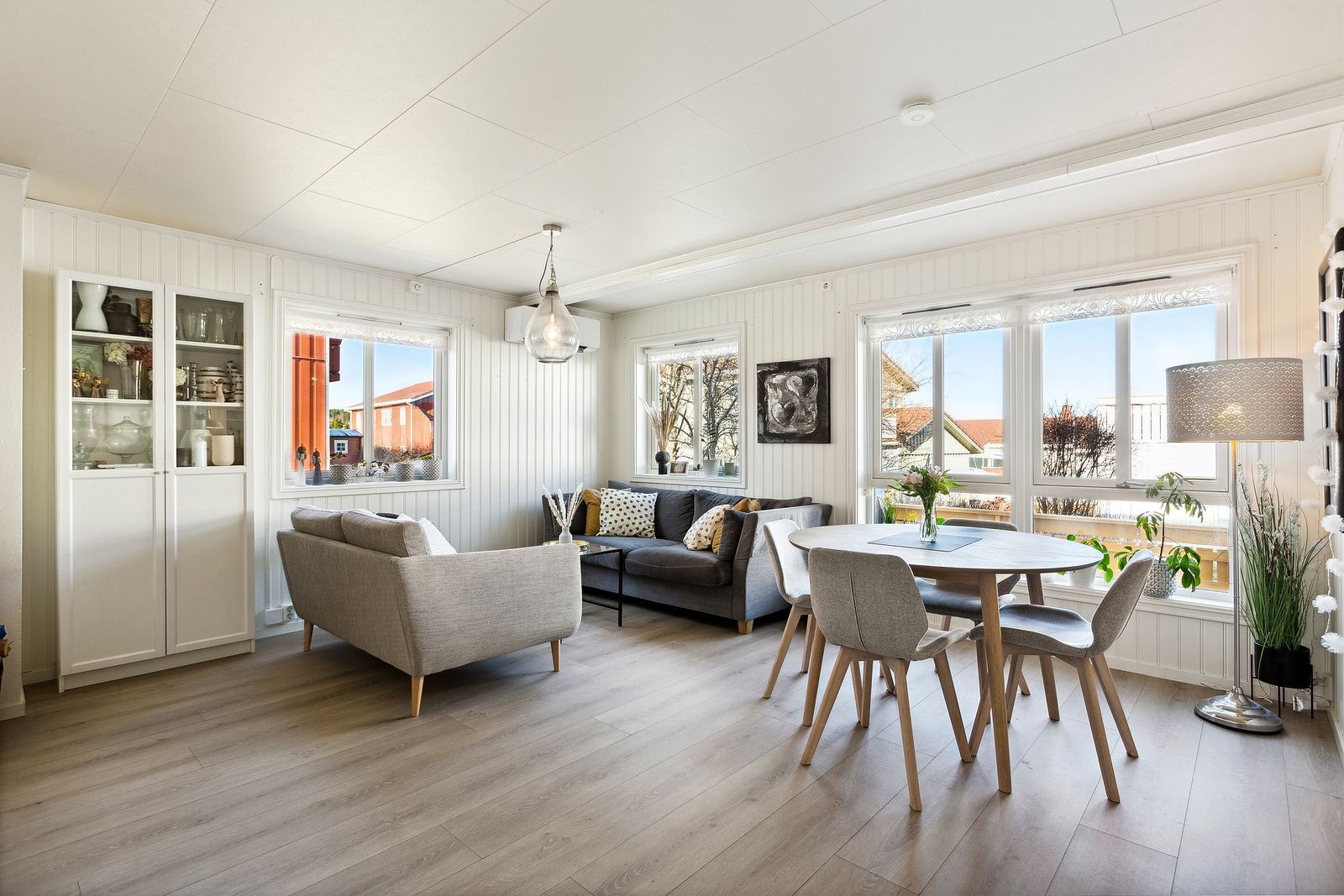 Velkommen inn! En fin og moderne 3-roms beliggende på Ranheim. Et rolig og vel etablert nabolag. Galleribilde