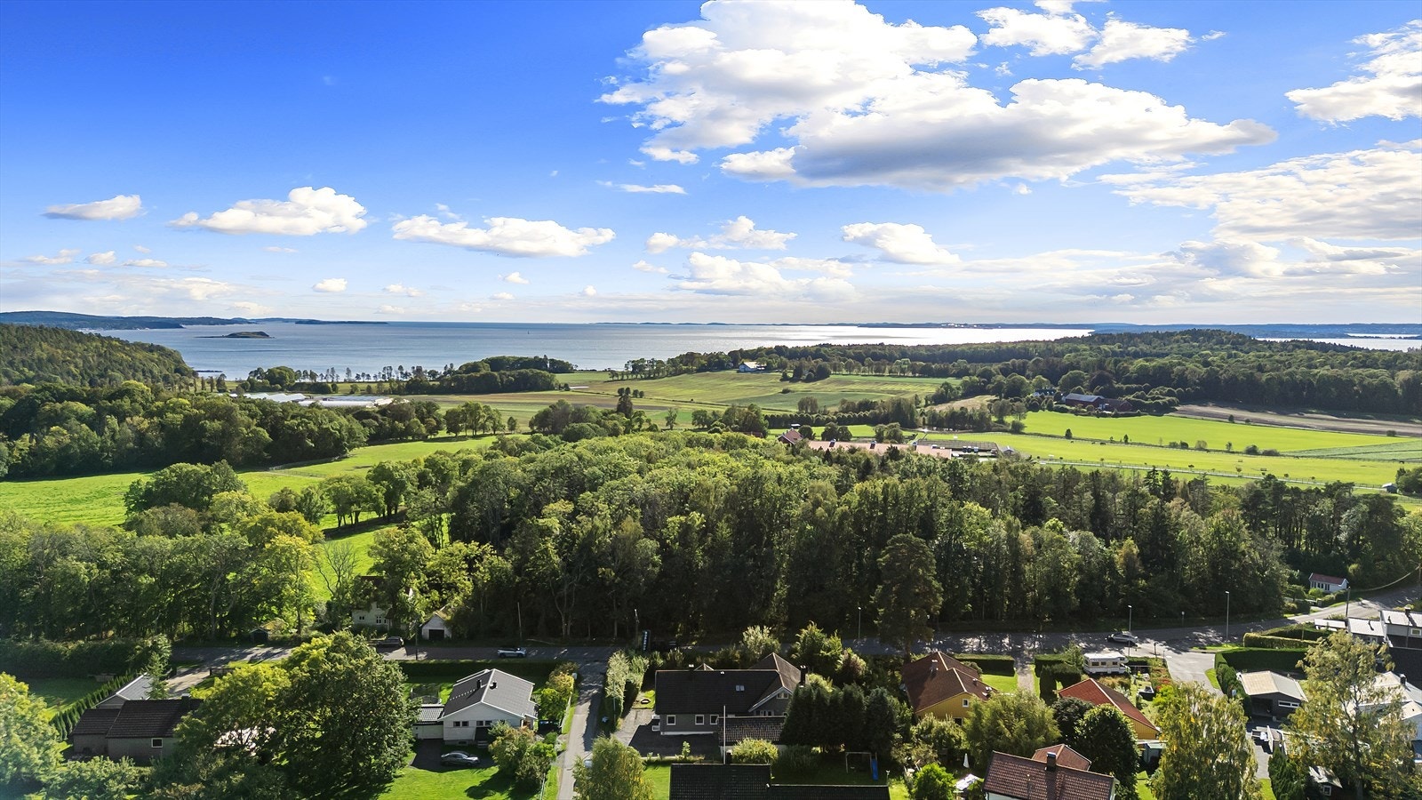 Refsnes barneskole, Hopperen ungdomsskole og flere barnehager ligger i nærmiljøet - praktisk for barnefamilier. Galleribilde