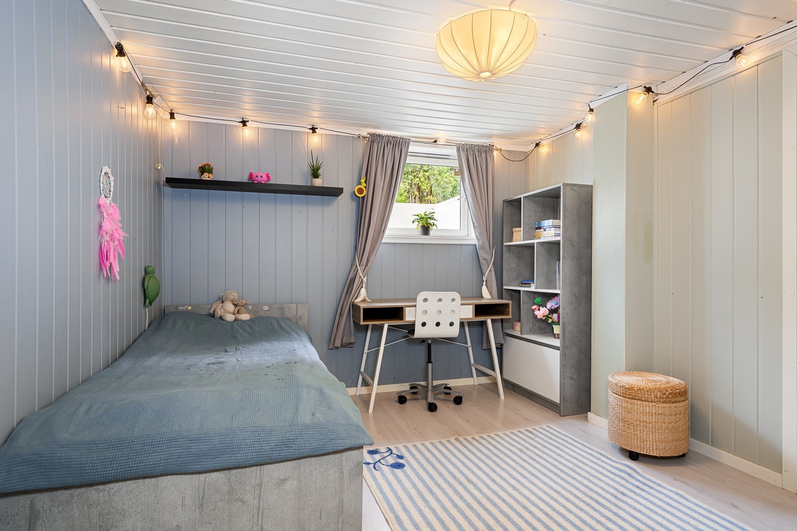 Iht til seksjonerings tegningene er rommet betegnet som kontor/gjest. Benyttes i dag som soverom. Se pkt. ferdigattest for ytterligere informasjon. Galleribilde