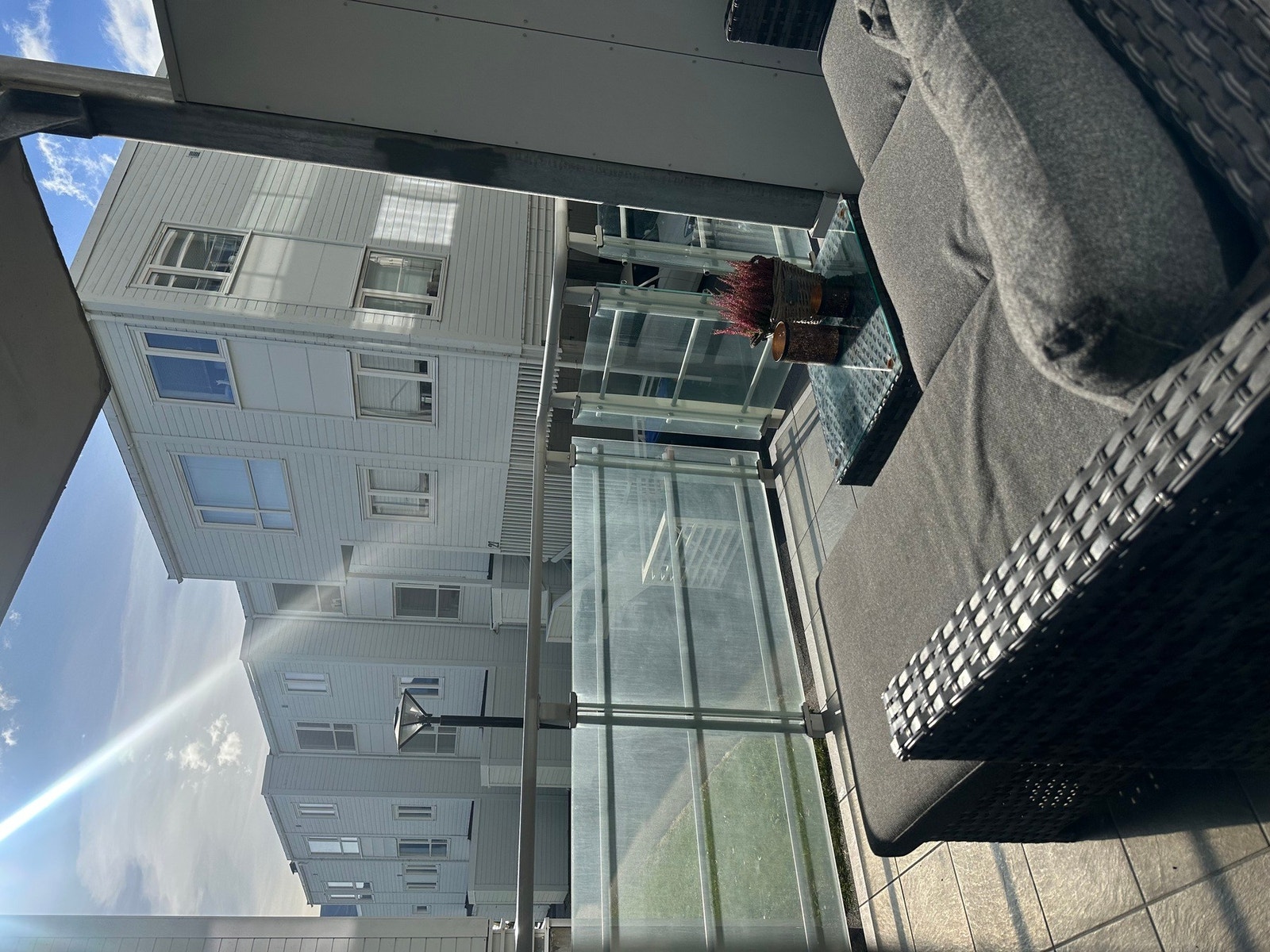 Balkongen byr på gode solforhold. Galleribilde