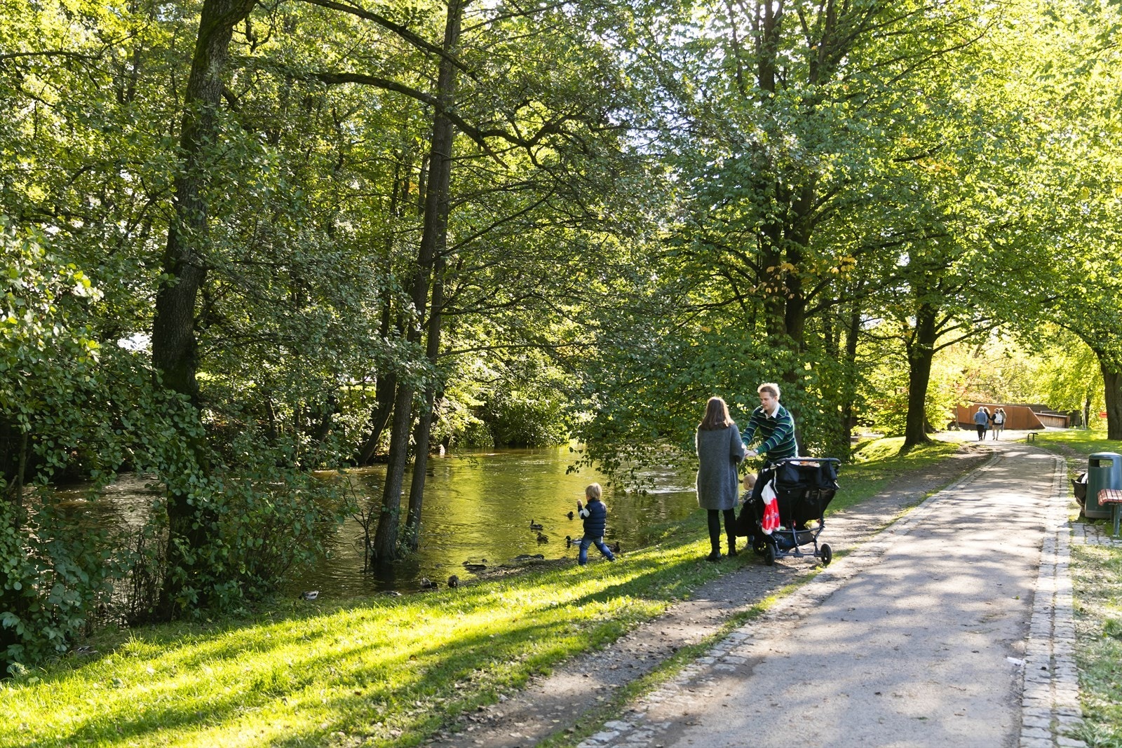 Fra boligen er det kort vei til idylliske Akerselva, som byr på vakre tur- og sykkelstier fra Maridalsvannet i nord og helt ned til Oslo sentrum. Galleribilde
