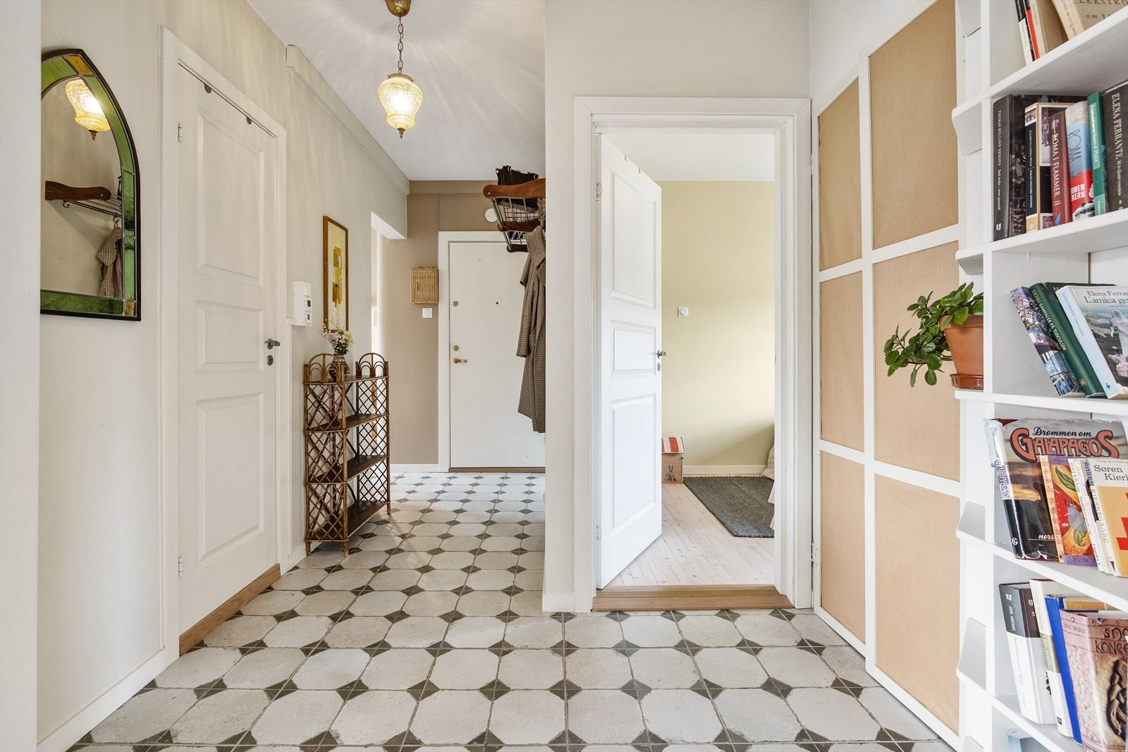 Gangen har en sentral plassering som sikrer god flyt mellom alle rom. Galleribilde