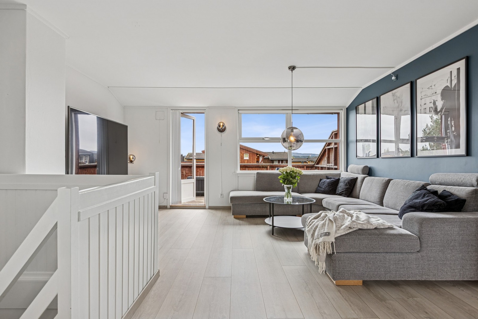 I 2. etasje finner du stue, bod og utgang til balkong. Galleribilde