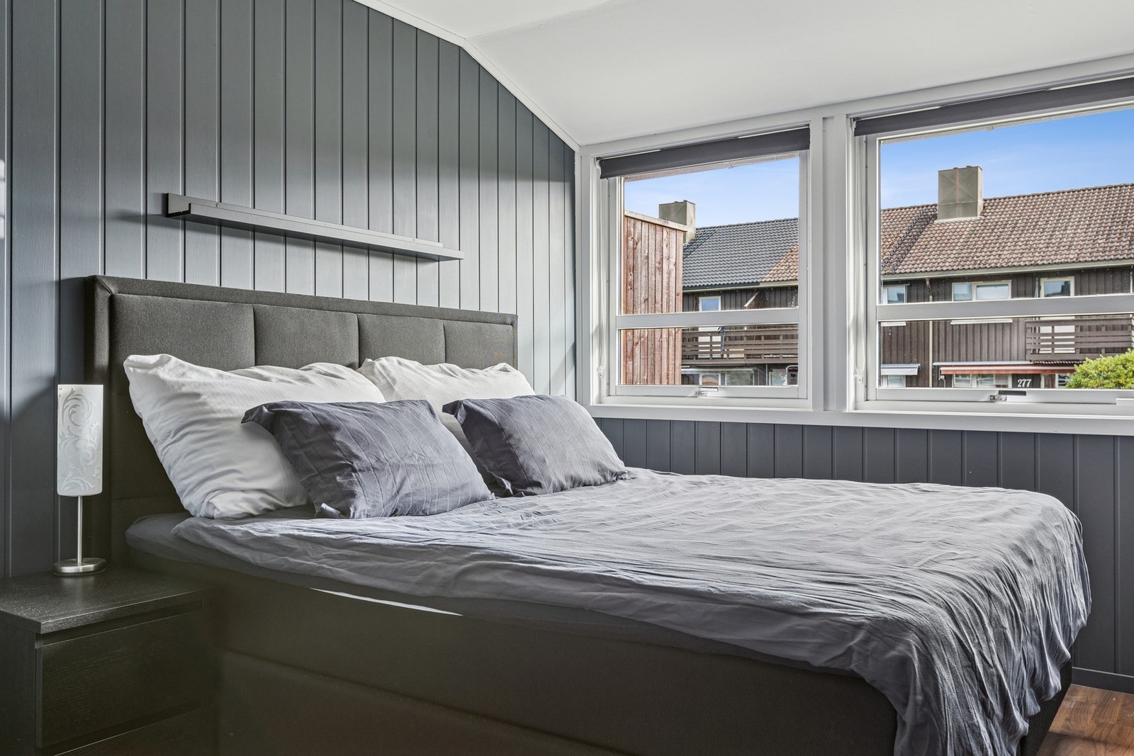 Hovedsoverommet har god plass til dobbeltseng og tilhørende møblement. Galleribilde