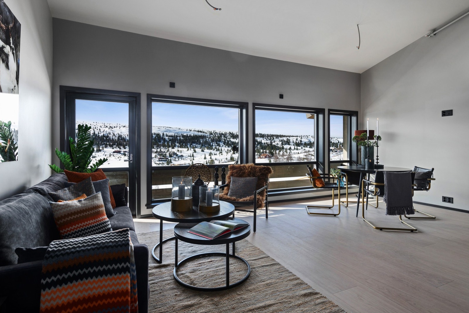 Det er høyt under taket som gir en romslig følelse. Galleribilde