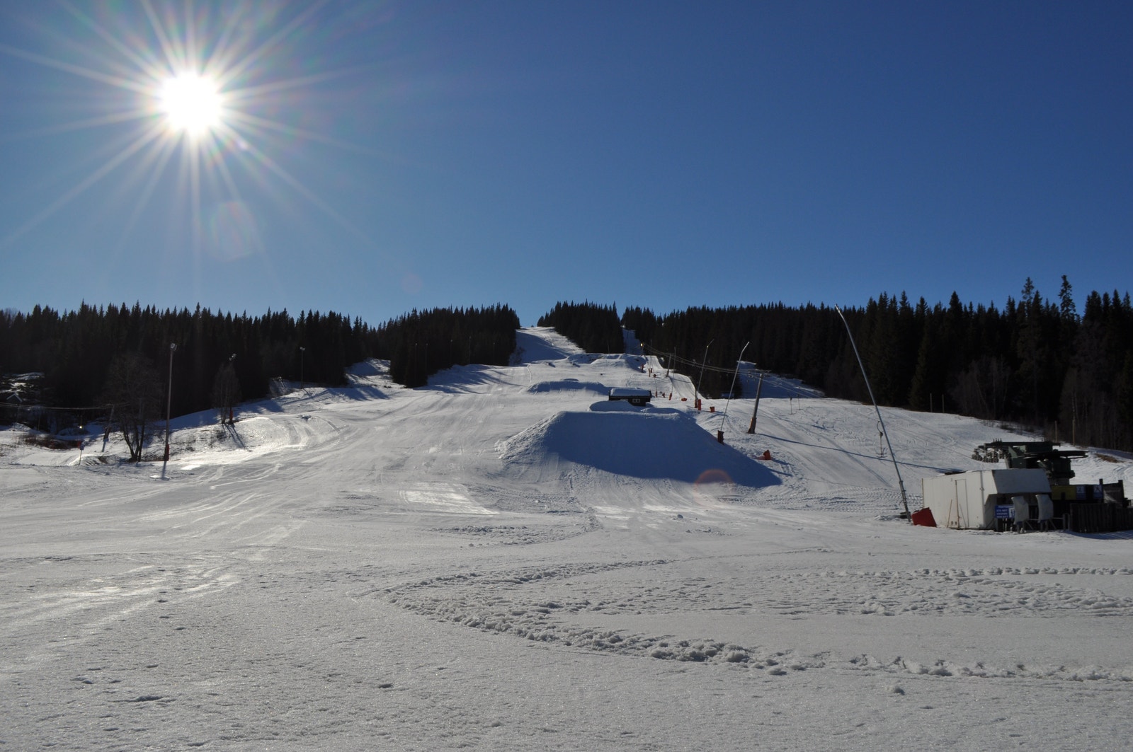 Det familievennlige skisenteret byr på 2 heiser og 6 nedfarter Galleribilde