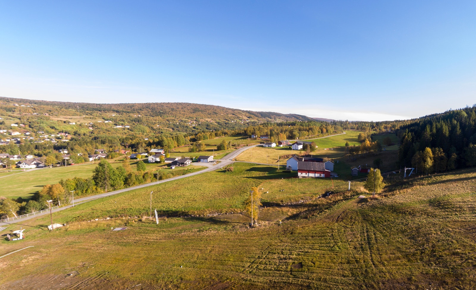 Hjerpåsen hyttefelt ligger rett ved Ålen Skisenter med muligheter for ski in/ski out på vinters tid Galleribilde