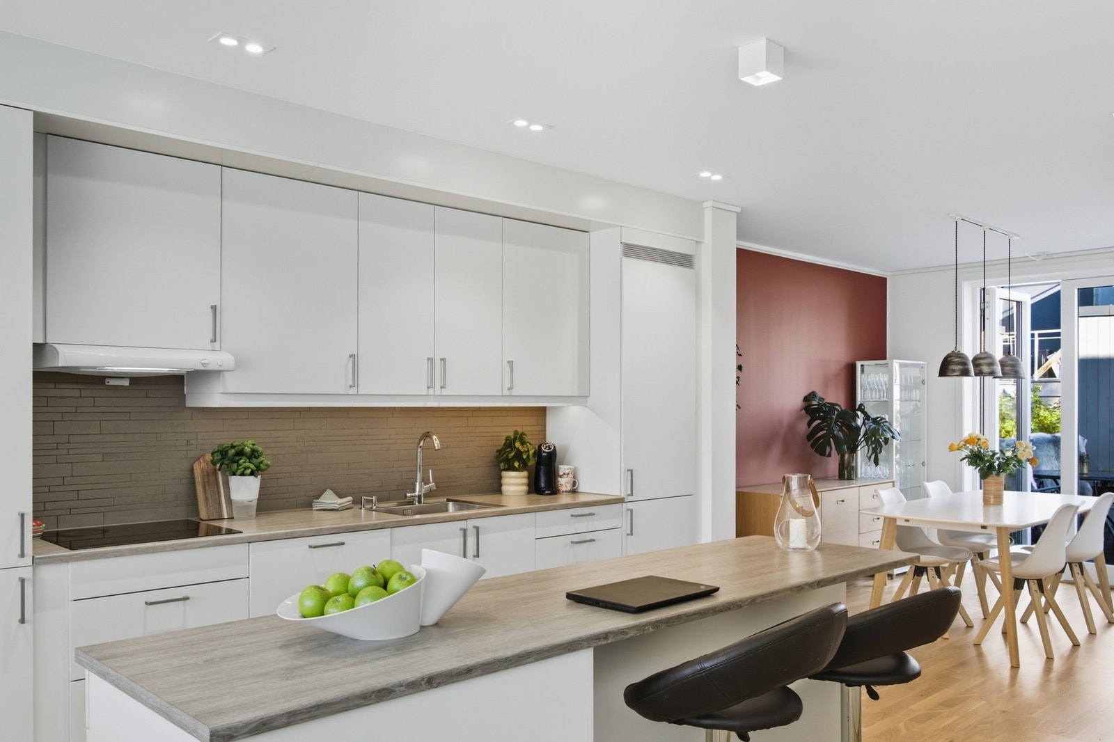 Kjøkkenet har flere oppgraderinger på standard leveranse og fremstår svært tiltalende. Galleribilde